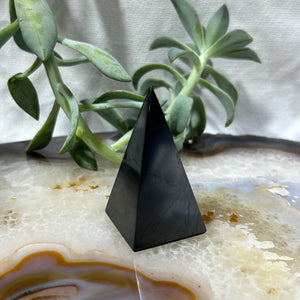 Shungite High Pyramid 3cm