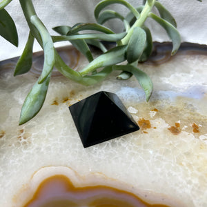 Shungite Pyramid 3cm