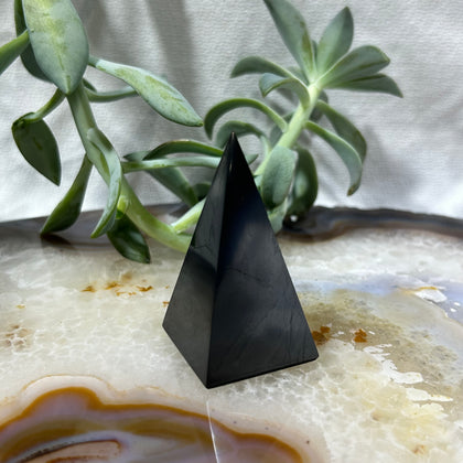 Shungite High Pyramid 3cm